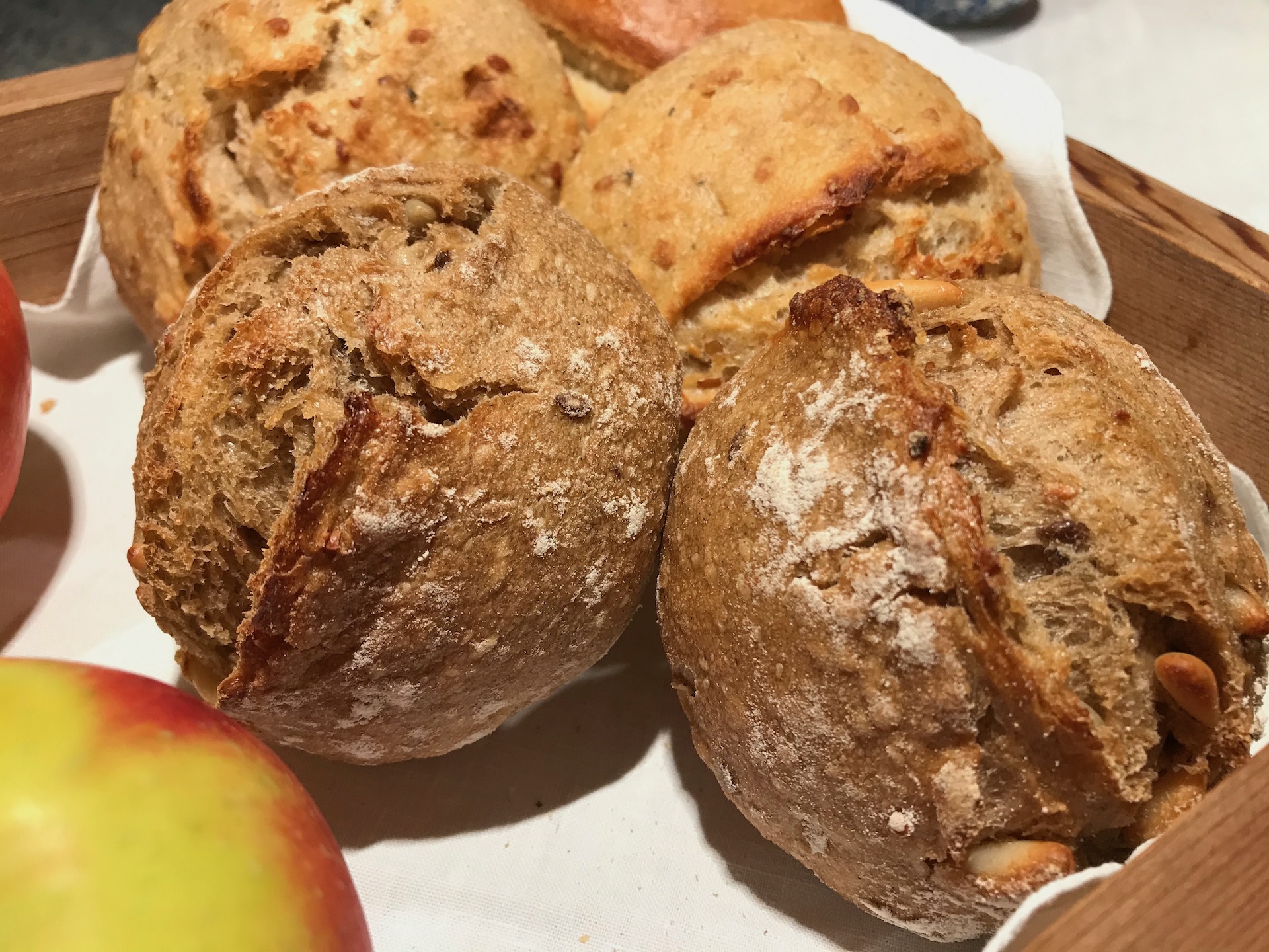 Apfel-Korn-Brötchen – Wildes Brot